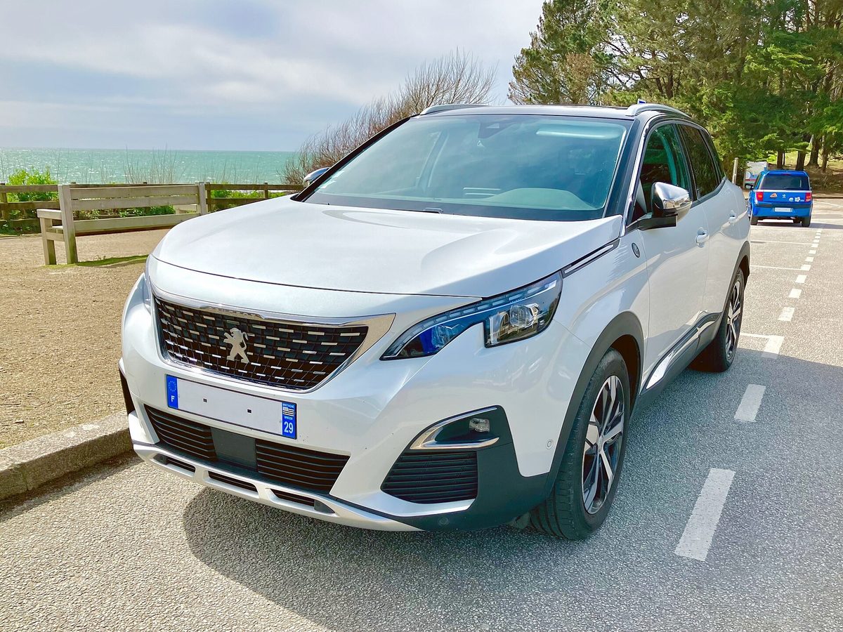 Peugeot aracı